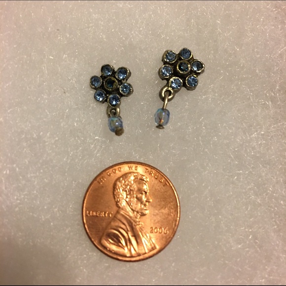 Blue Crystal Flower Earrings - Picture 2 of 2