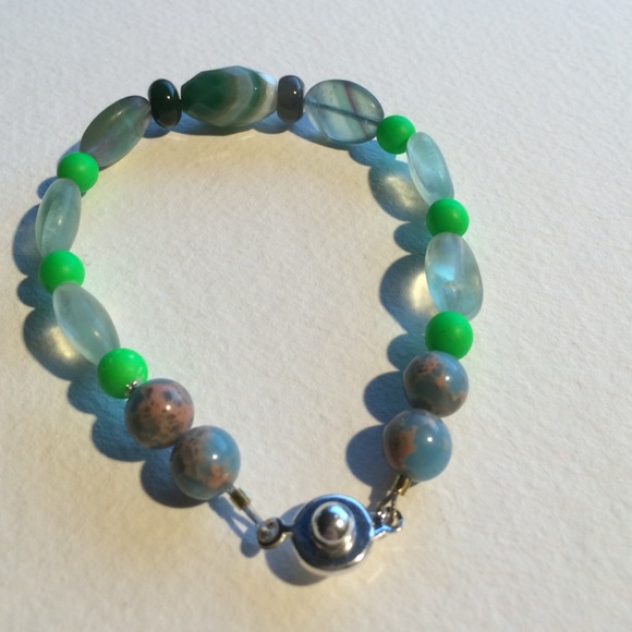 Glass and natural stone bracelet - Picture 4 of 4