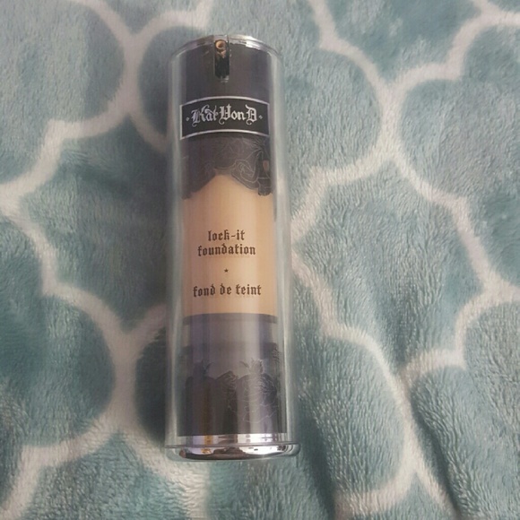 Kat Von D Lock-It Foundation