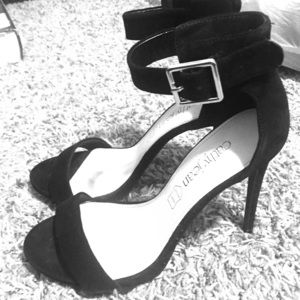Cathy Jean size 9 black strappy heels 👠