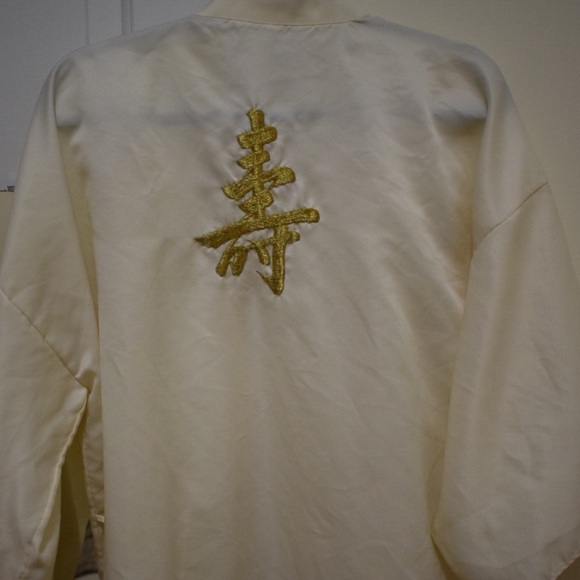 Beautiful white and gold kimono - Picture 2 of 2