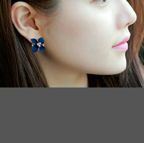 Earrings - Picture 3 of 3