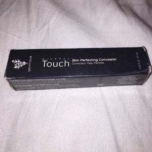 Younique Mineral Touch Skin Perfecting Concealer