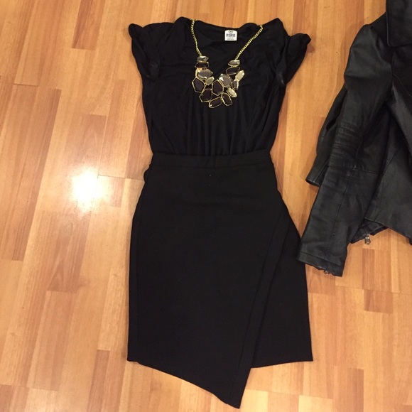 Sexy A-Symmetrical Mini skirt 💣 - Picture 2 of 4