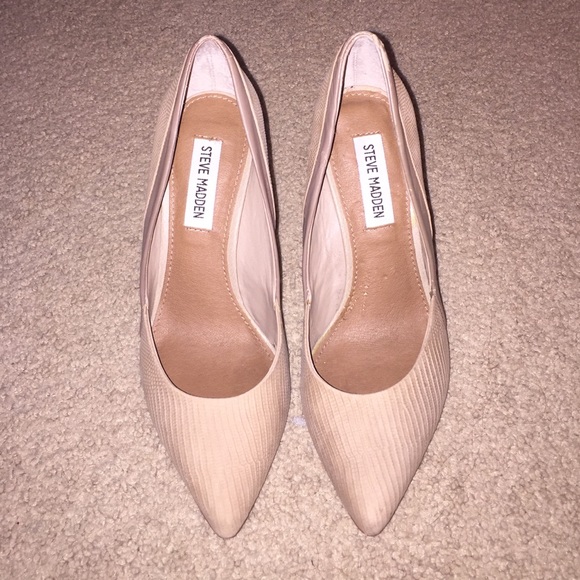 Steve Madden Nude Pumps