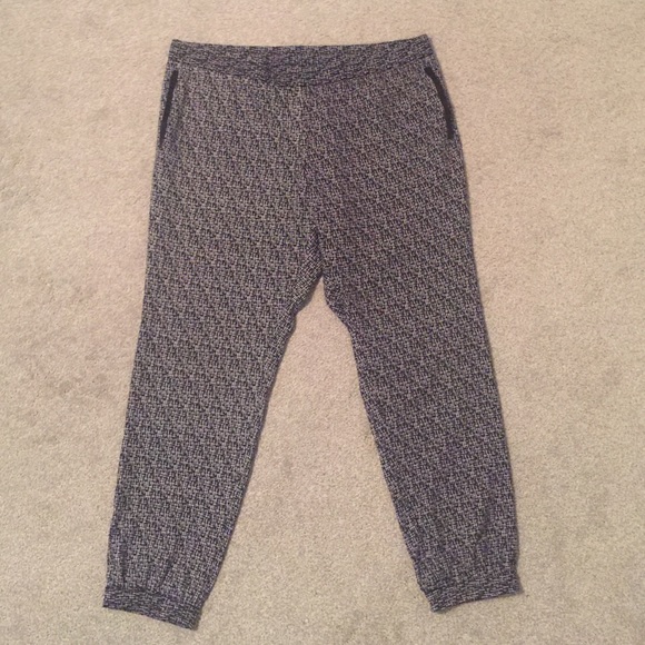 Black & White Stretch Ankle Pants