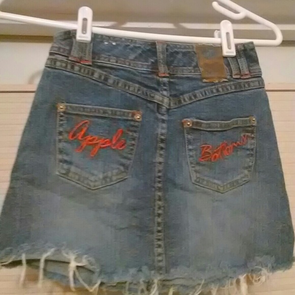 Miniskirt - Picture 2 of 3