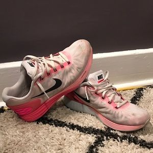 ❤️💙NIKE LUNARGLIDE 6!!