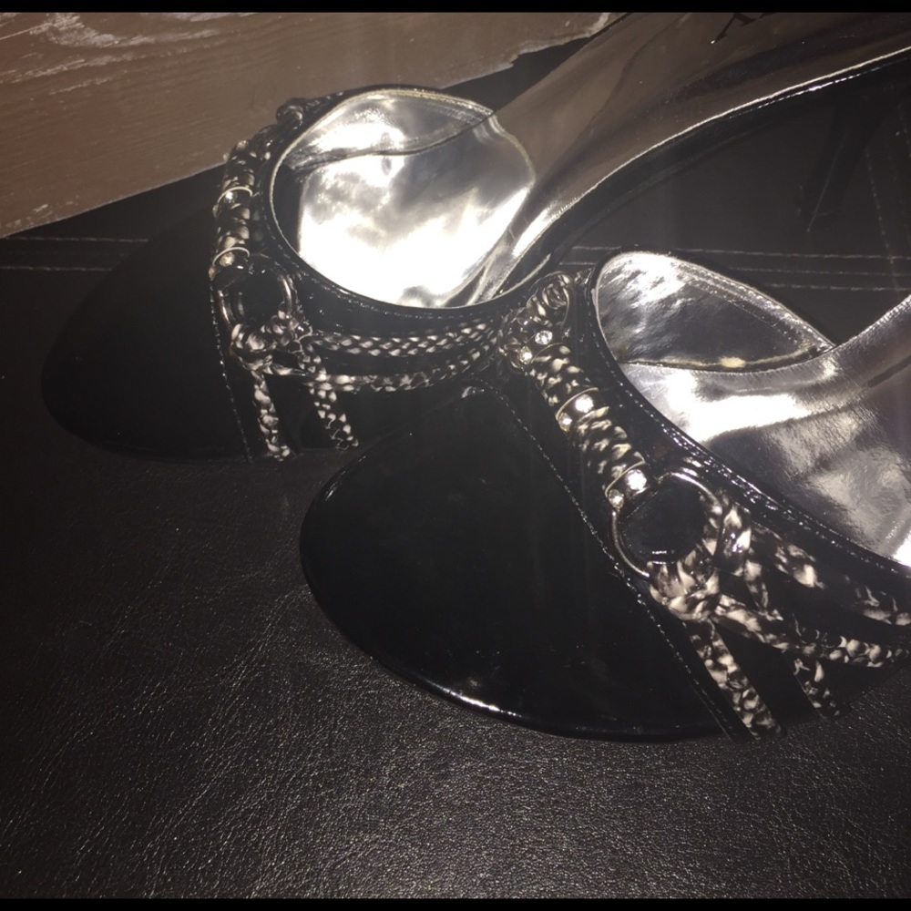 Designer Shoes - Picture 4 of 7