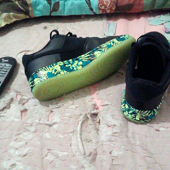 Black && Lime Green Nikes