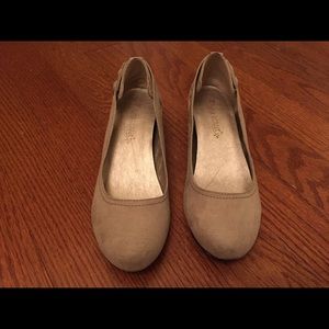 Sale 🎉🎉Prima Royale Tan Wedges