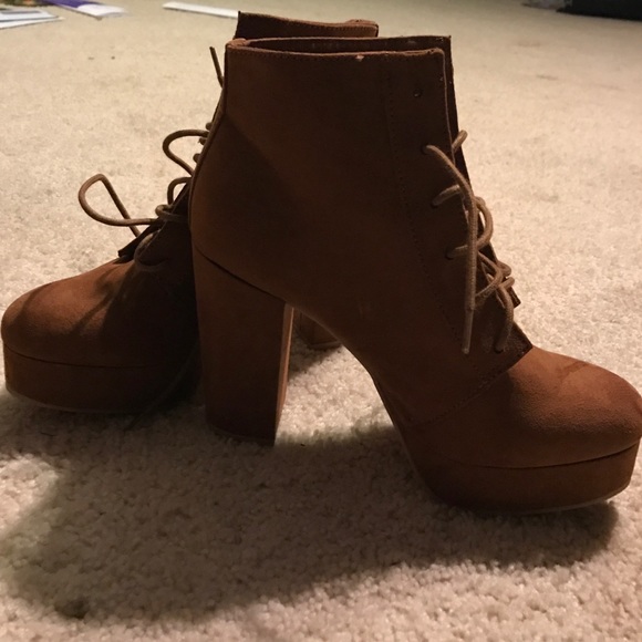 Platform chunky heal booty