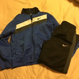 Boys size 5 Nike jump suit