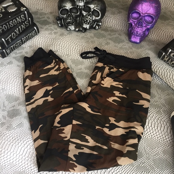 LAST ONES Butter Soft Camo Boutique Joggers NWT - Picture 4 of 5