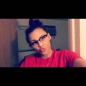 Meet your Posher, Alyne