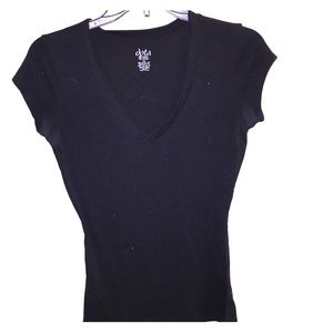 Dots black v-neck