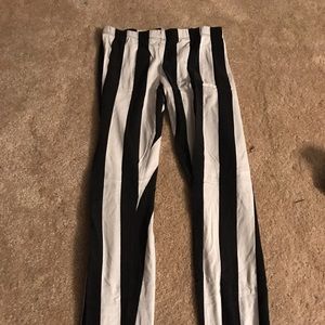 Black and white stripped leggings