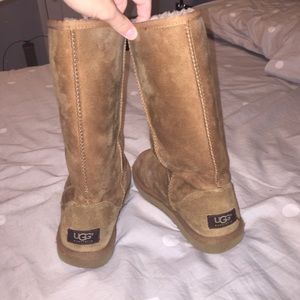 Light brown uggs size 6