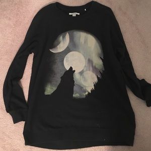 Sweatshirt with howling wolf and moon