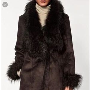 Selling this beautiful and warm ZARA coat