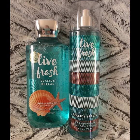 Seaside Breeze mist and shower gel set.