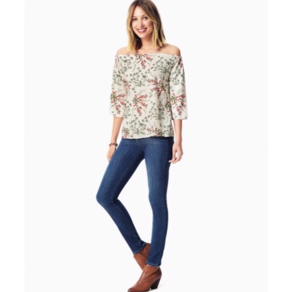 Off he shoulder blouse in floral size M BNWT - Picture 4 of 4