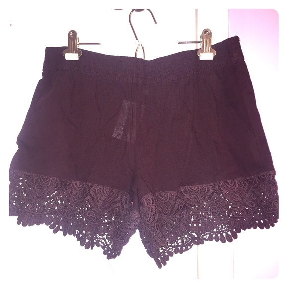 H&M burgundy shorts with lace