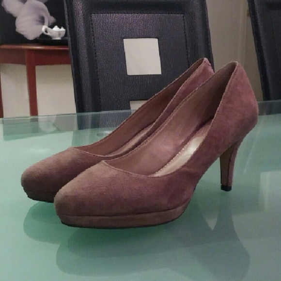 Beautiful beige suede Vince Camuto heels