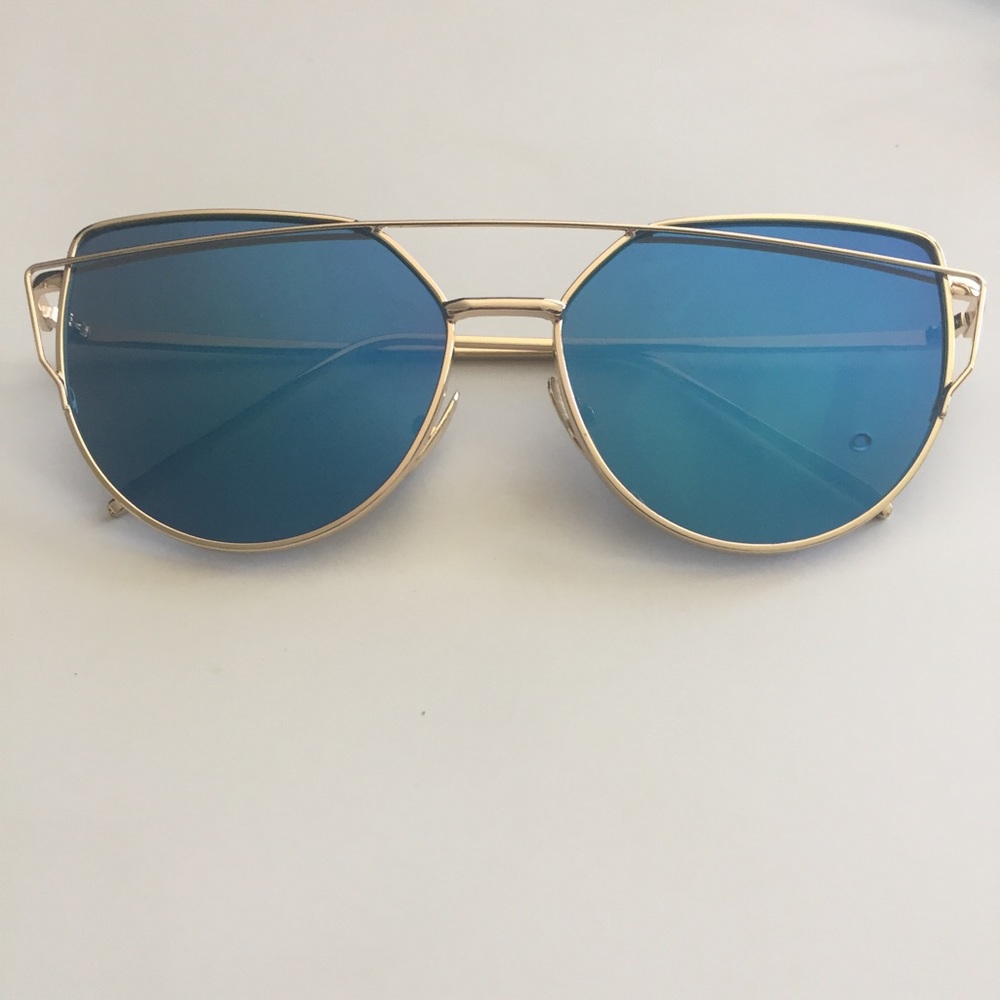 Cateye Mirrored Sunglasses - Picture 3 of 7