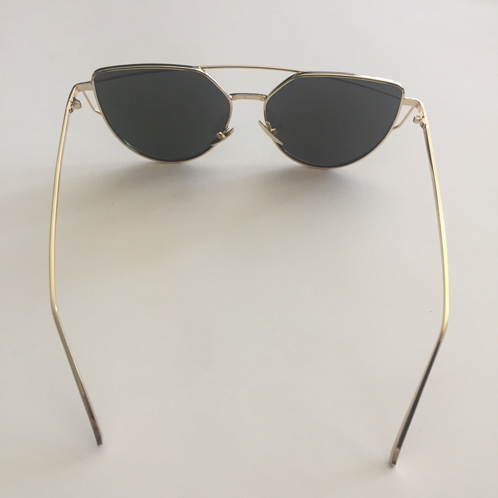 Cateye Mirrored Sunglasses - Picture 6 of 7