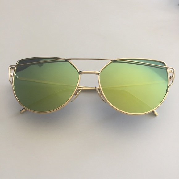 Cateye Mirrored Sunglasses - Picture 4 of 7