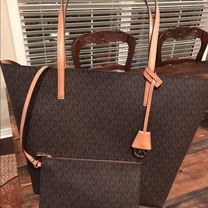 Michael Kors Large Hayley logo tote