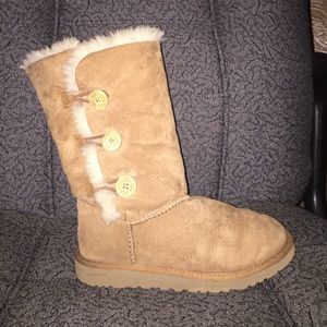Tan uggs