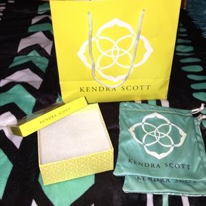 kendra scott gift box,bag, and jewelry bag(2)