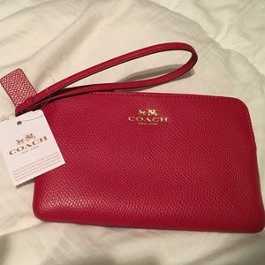 Coach - Small Corner Zip Wristlet - Red