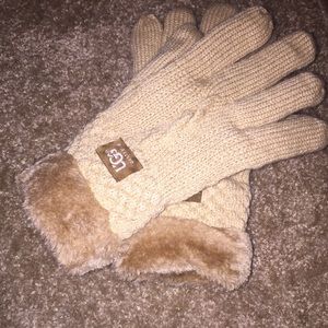 Ugg gloves