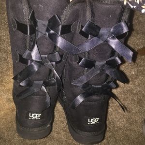 Black three bow uggs
