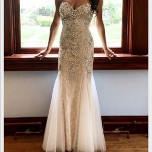 Mac duggal prom dress size 10 built in cups