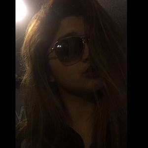 Meet your Posher, Michaela