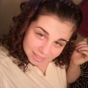 Meet your Posher, Leah marie