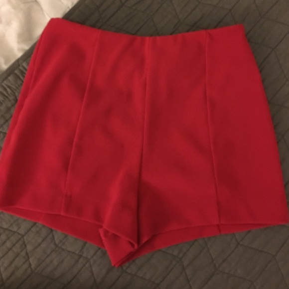 HIGH-WAISTED SHORTS