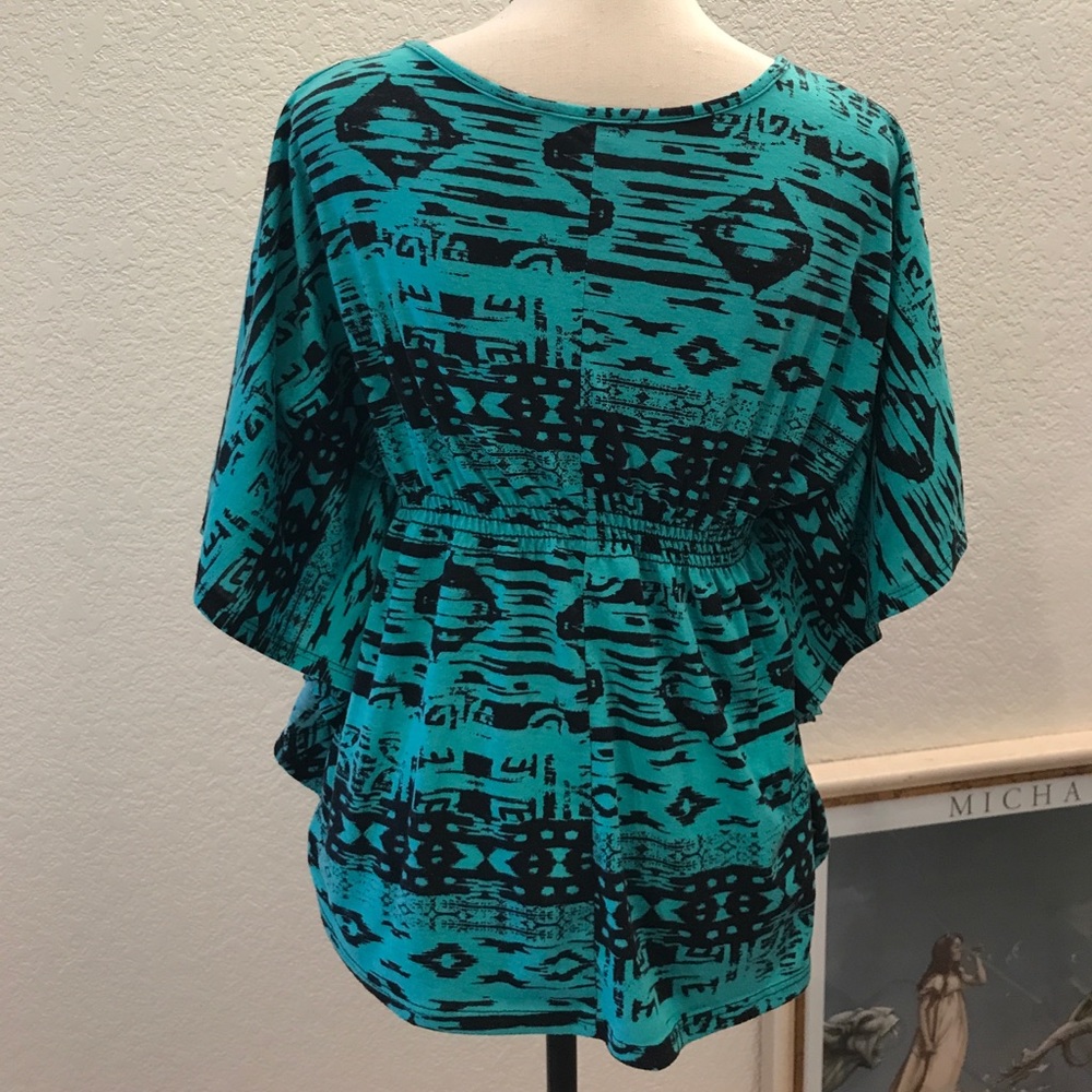🔥Last Call🔥 Women’s Aztec Print Top Size L - Picture 3 of 5