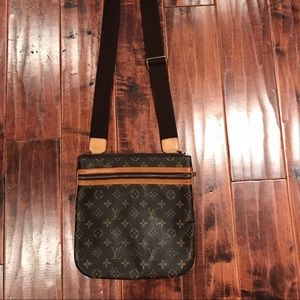 Louis Vuitton Cross Body Purse!