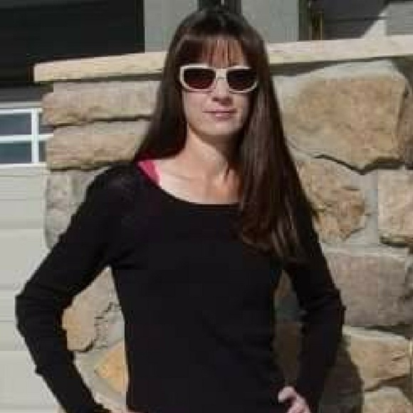 Meet your Posher, Melissa - Picture 2 of 3