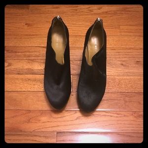 Nine West Black Faux Fur Booties Size 7