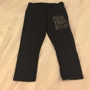 Lululemon / soulcycle mid calf legging