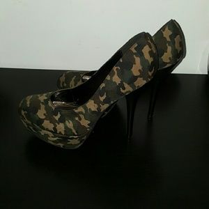 Camo Pumps