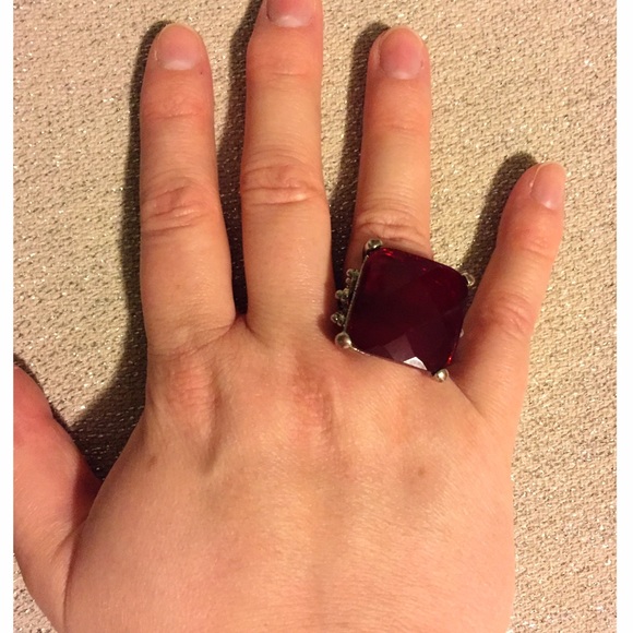 Red stone ring 👑 - Picture 2 of 3
