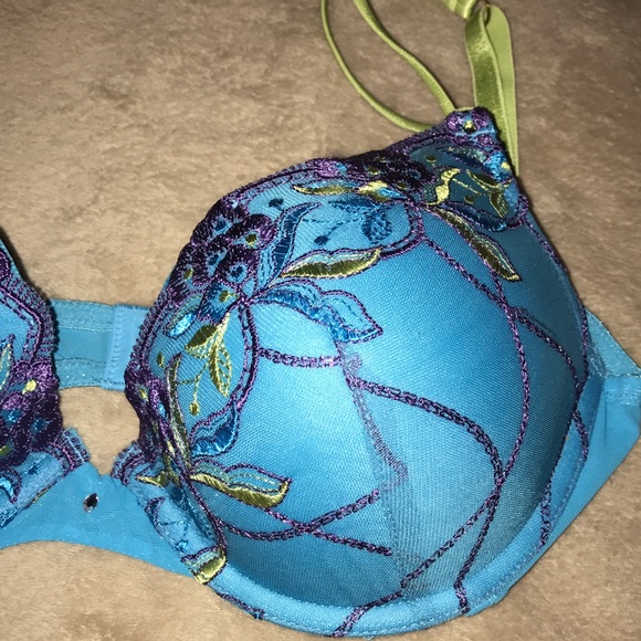 Gorgeous embroidered push up bra - Picture 2 of 3