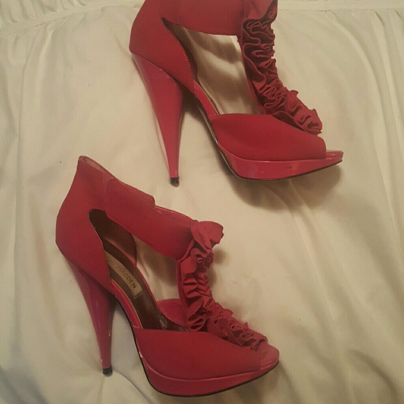 Steve Madden pink ruffled heels